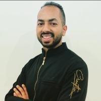 استاذ تقويم وتجميل الاسنان وفنيرر الأسنان