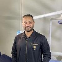 اخصائى طب وجراحة الفم والاسنان وعلاج الجذور