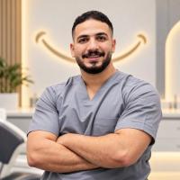 اخصائي جراحة الفم و الأسنان
