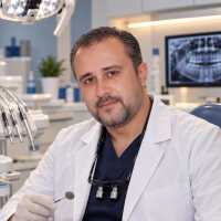 اخصائى تجميل وزراعة وتقويم الاسنان