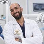 استشاري زراعة وتجميل الاسنان وعضو الزماله الدولية لتجميل الاسنان