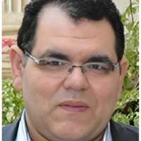 أستاذ الروماتيزم والمفاصل والمناعة الذاتية