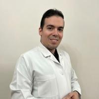 اخصائي الامراض الباطنيه و السكر و الجهاز الهضمي