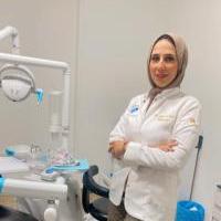 اخصائيه طب وجراحه الفم والاسنان
