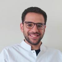 اخصائي جراحه الفم و الاسنان