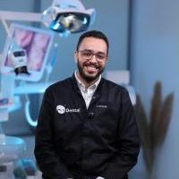 اخصائي تقويم الاسنان