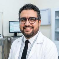 استشارى جراحة العظام والمفاصل بكلية طب القصر العيني