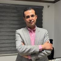 استشاري أول الجراحة العامة والمناظير والأورام