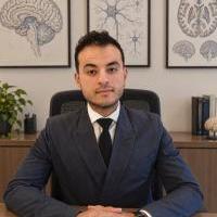 استشاري جراحة المخ والاعصاب والعمود الفقري -كلية الطب بالقوات المسلحه