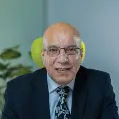 استشاري اول امراض الباطنة والكبد والسكر والغدد الصماء