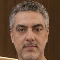 اخصائي جراحة الفم والأسنان