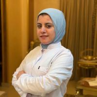 اخصائية الفم و الاسنان