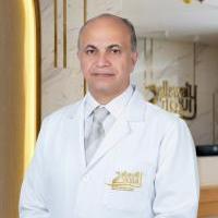 استشاري اول الجراحه العامه و جراحة التجميل و الحروق