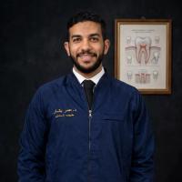 أخصائى طب و جراحه و تجميل الفم و الأسنان