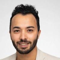 أخصائي طب وجراحة الفم والأسنان