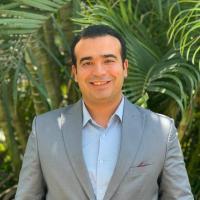 الخبره مدرس جراحة العظام بالمستشفى الجامعي بالأزهر 
استشاري مناظير الكتف والركبة وتغير المفاصل
