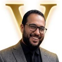 استشاري جراحات الأنف و الاذن والحنجرة، وأورام الرأس والرقبة، واستشاري تجميل الأنف وجراحات مناظير الأنف وقاع الجمجمة. مدرس بكلية الطب جامعة عين شمس. زميل جامعة هنري فورد لأورام الرأس والرقبة بالولايات المتحدة الأمريكية.