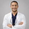 دكتور عمرو طارق فاروق اخصائي زراعة وتجميل الاسنان ، ماجستير زراعة وتجميل الاسنان جامعة في مدينتي