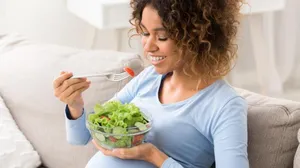 الخس ودوره في تعزيز صحة الحامل وأضراره
