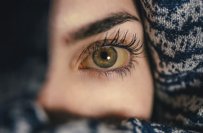 أعراض اللطخة الصفراء في العين