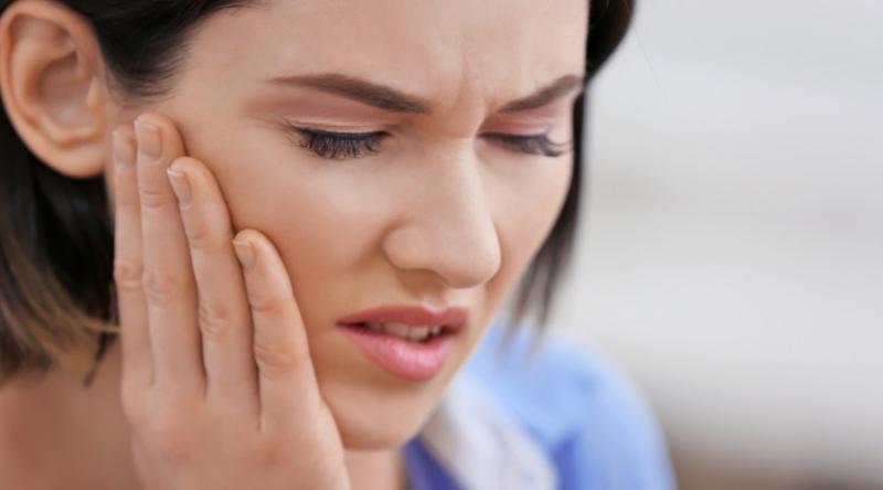 الأعراض المصاحبة لألم الفك بعد خلع ضرس العقل
