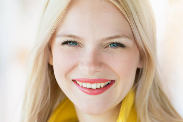 اصفرار الأسنان المفاجئ وأسبابه