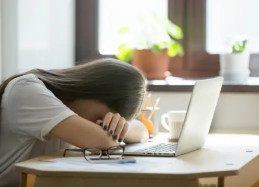 أعراض كسل الأمعاء وأسبابها