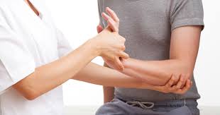 أهمية العلاج الطبيعي لمفصل اليد