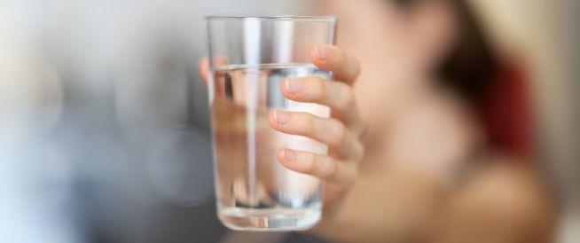 كيف تشرب المزيد من الماء يومياً ؟