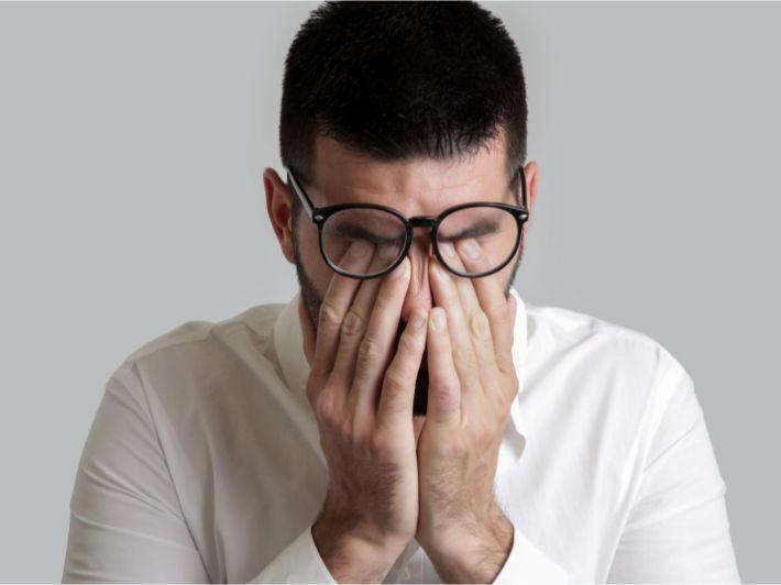 ماهي أسباب زغللة العين المفاجئة ؟