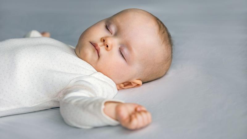 ماهي أسباب تسطح رأس الرضيع ؟