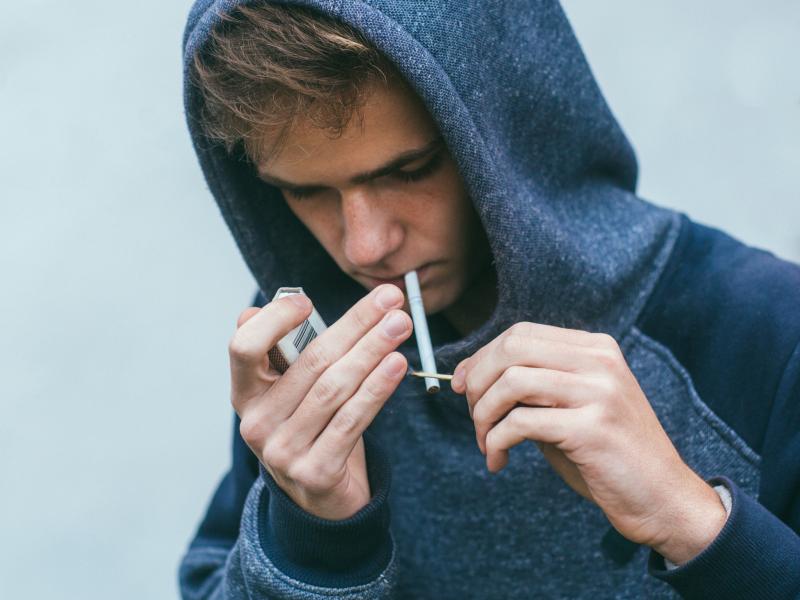 خطر التدخين في سن المراهقة